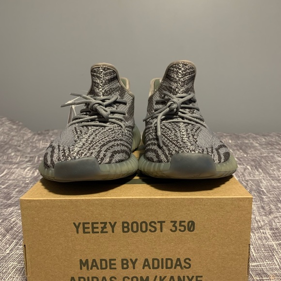 Yeezy - Picture 5 of 7